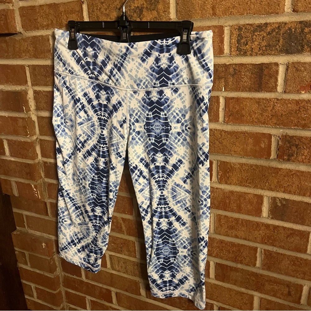 Victoria's Secret VSX Sport Knockout Crop Leggings Women L Blue White Tie Dye